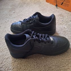 Nike Air Force (Size 10, Black)