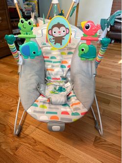 Vibrating bouncer chair for baby