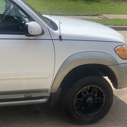 2004 Toyota Sequoia