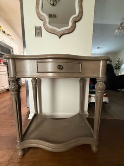 Accent table