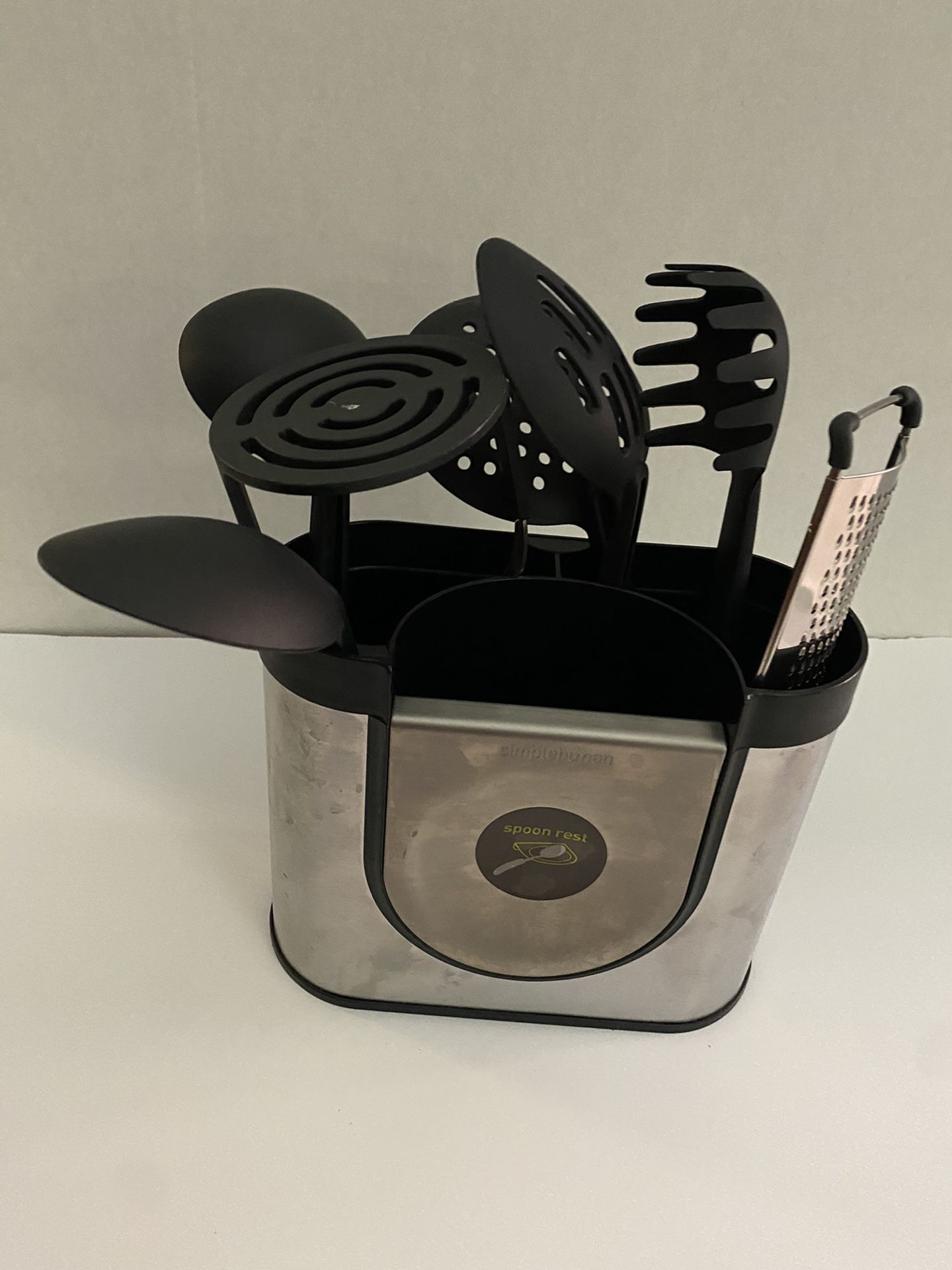 Kitchen Utensil Holder coupled w/8 kitchen utensils & Detachable Spoon Rest $20