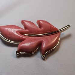 Vintage 1975 Sarah Coventry Autumn Splender Marbled Pink Leaf w/ Gold Tone Pin