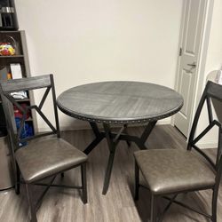 Dining table with 2 Chairs 