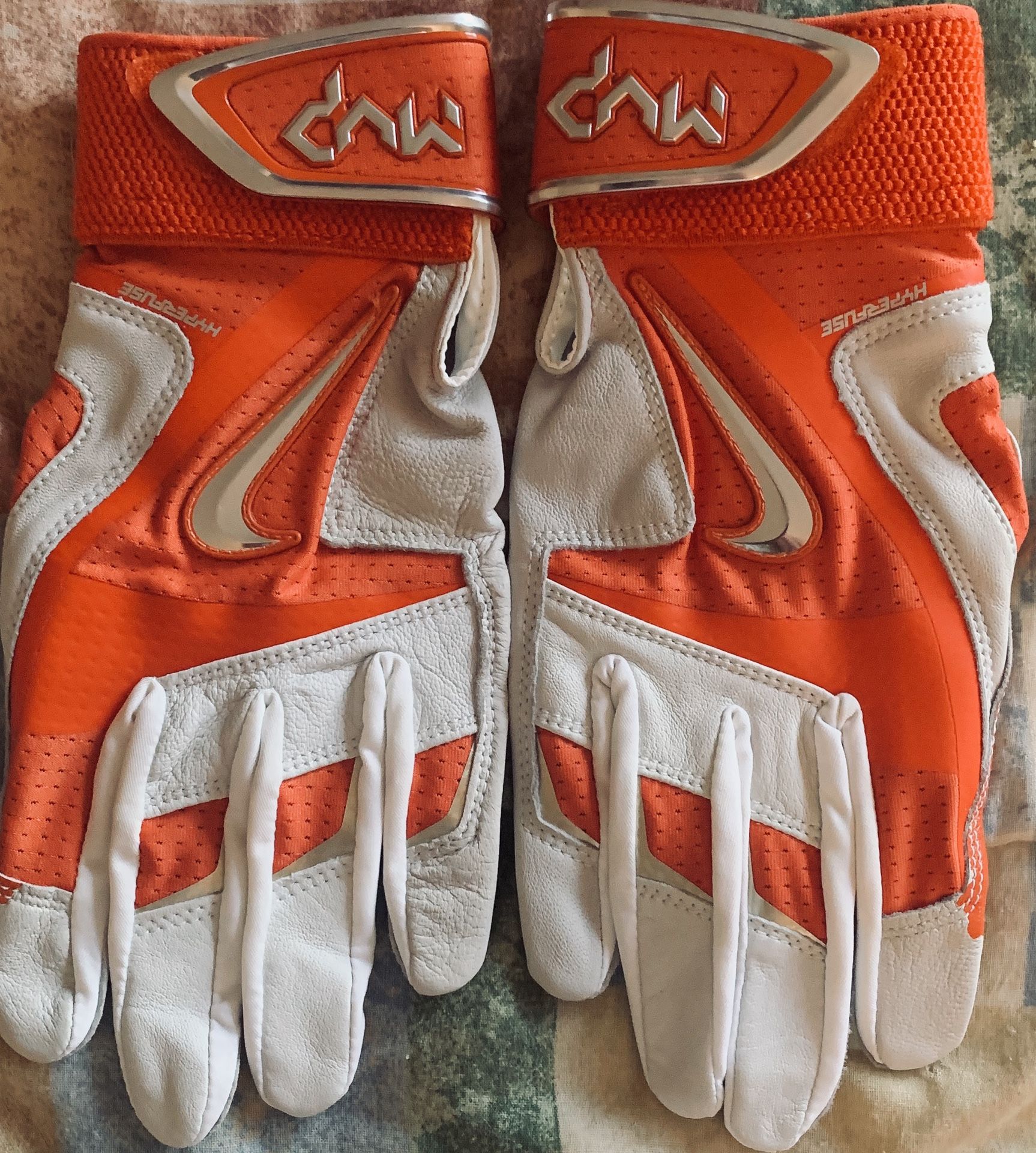 BASEBALL GLOVES (Clemson stylish)