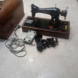 Singer Model 101 Sewing Machine