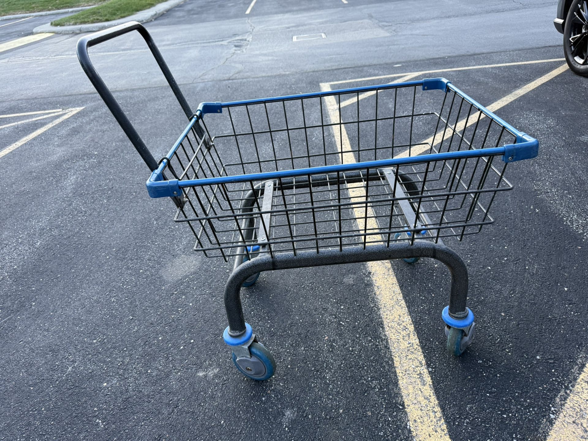 Heavy Duty Laundry and Grocery 1.8 Bushel Cart With U-Handle (Blue)