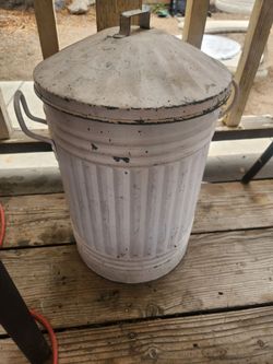 Small Metal Trash Can with lid