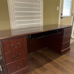 Classic Wood Executive Desk – Great Condition!