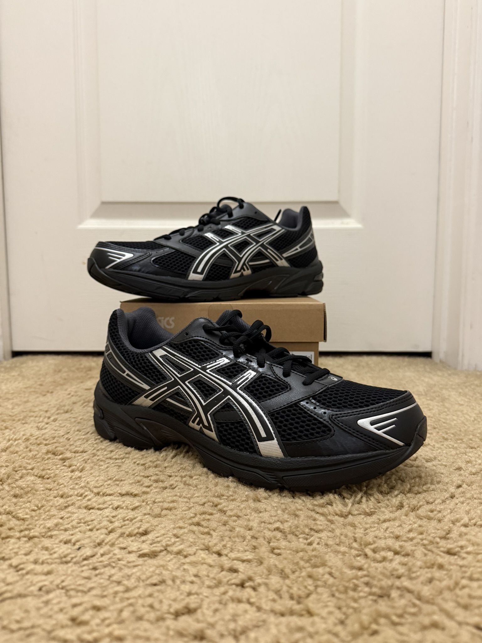 Pure Black Silver 1130 Asics