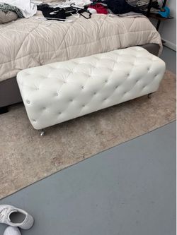 Bedroom bench/Ottoman