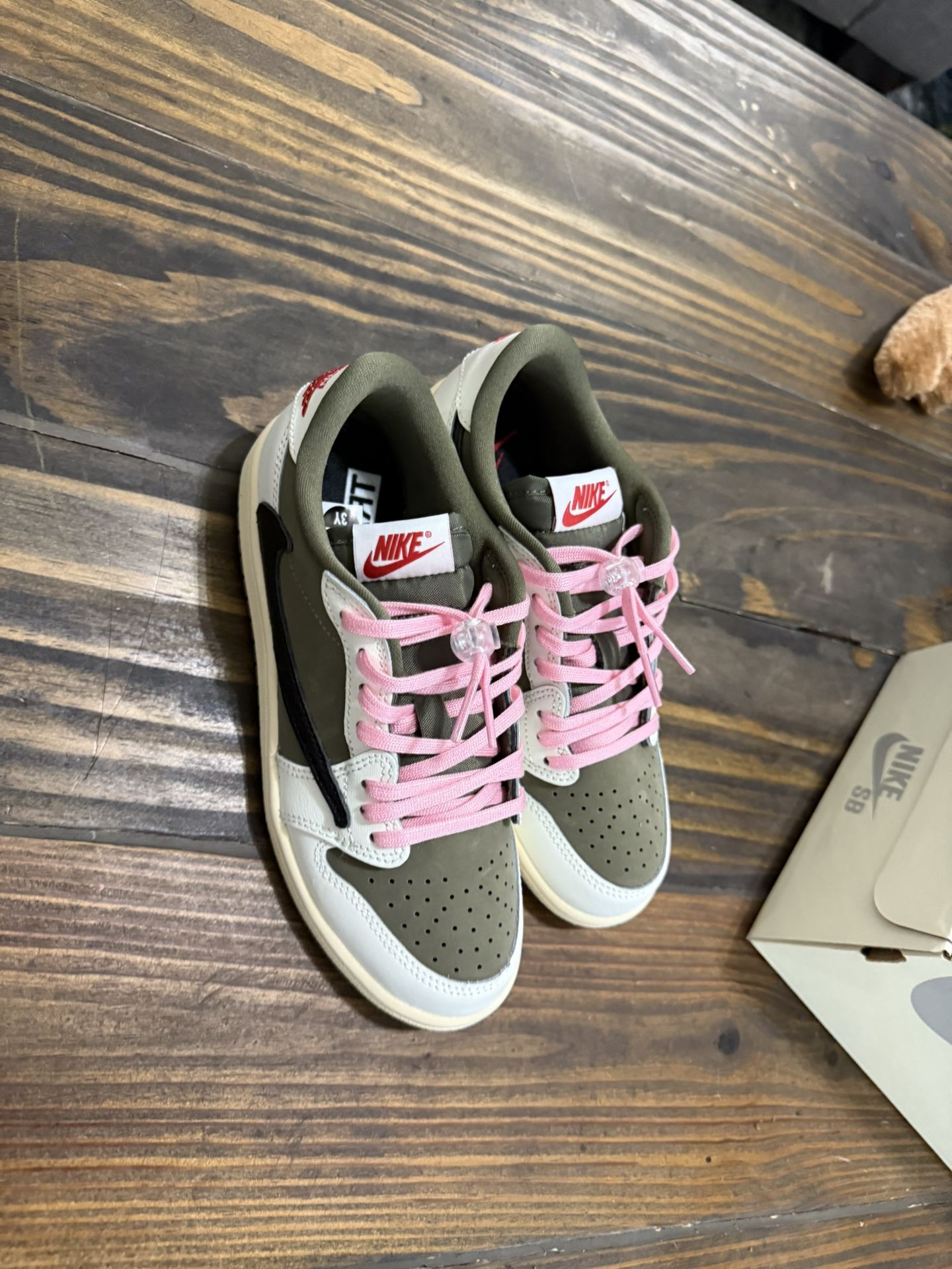 Travis Scott medium olives Sz. 3y