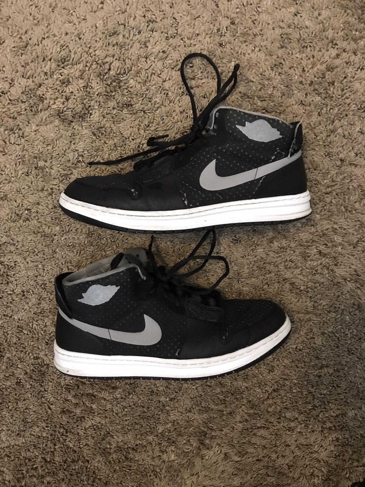 Jordan 1 mid alpha black grey  Size 12