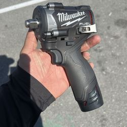 Milwaukee M12 stubby impact wrench 1/2 w/ friction ring