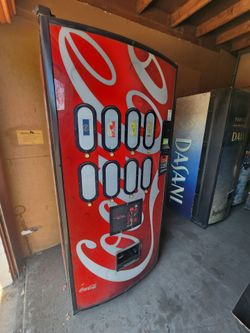 Royal 804 vending machine