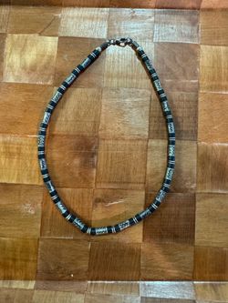 18" VINTAGE NECKLACE. SILVER/BLACK