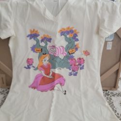 NEW ALICE IN WONDERLAND WOMANS TSHIRT SIZE MEDIUM 