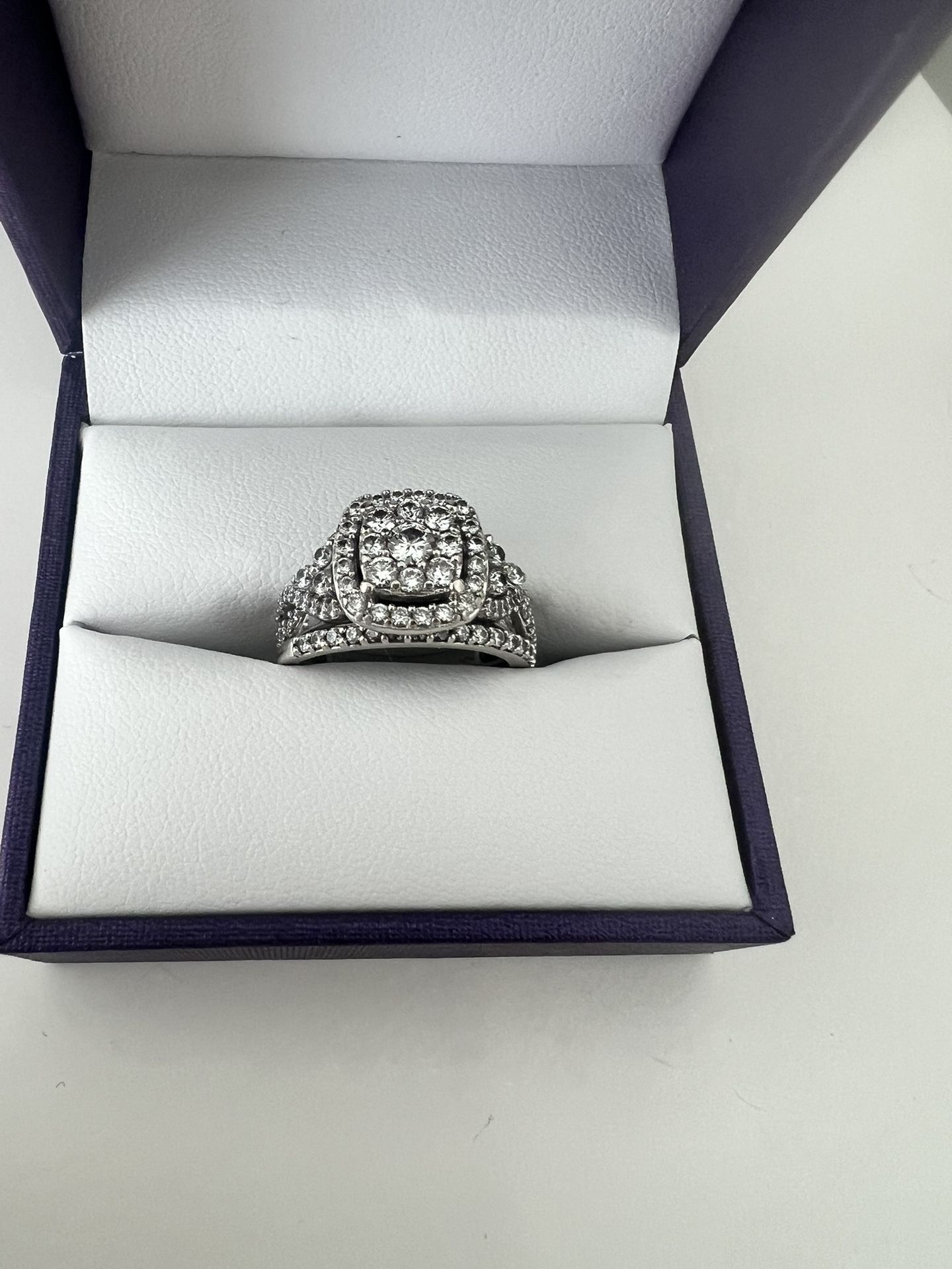 Daniels Jewelers 1 3/8 Ctw Love Song Collection