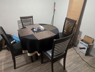 Round Dining Table with 4 Chairs