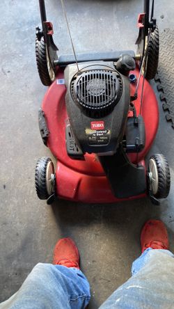 Toro lawnmower 22 inch cut self-propelled with the big column motor on it it’s ready to go no issues with this machine