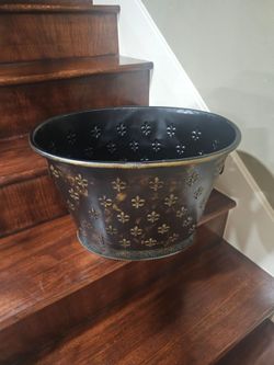 Blanket bucket