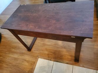 Desktop with chair in good condition