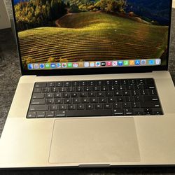 MacBook Pro 16 With M3 Pro Chip