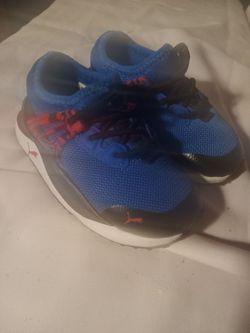 Puma size 5toddler blue and red power future splatter