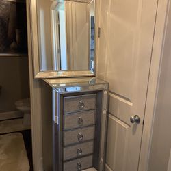 Stunning Mirror and Dresser/Cabinet!!!