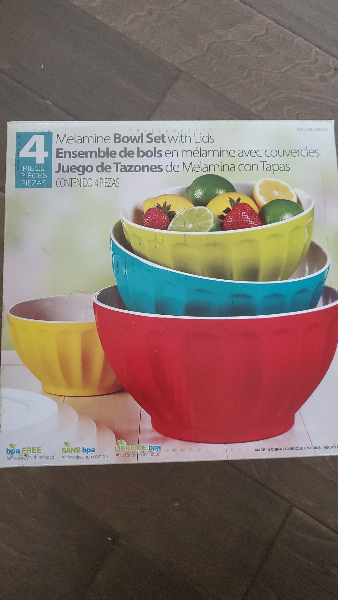 Brand new Bowls set with lids