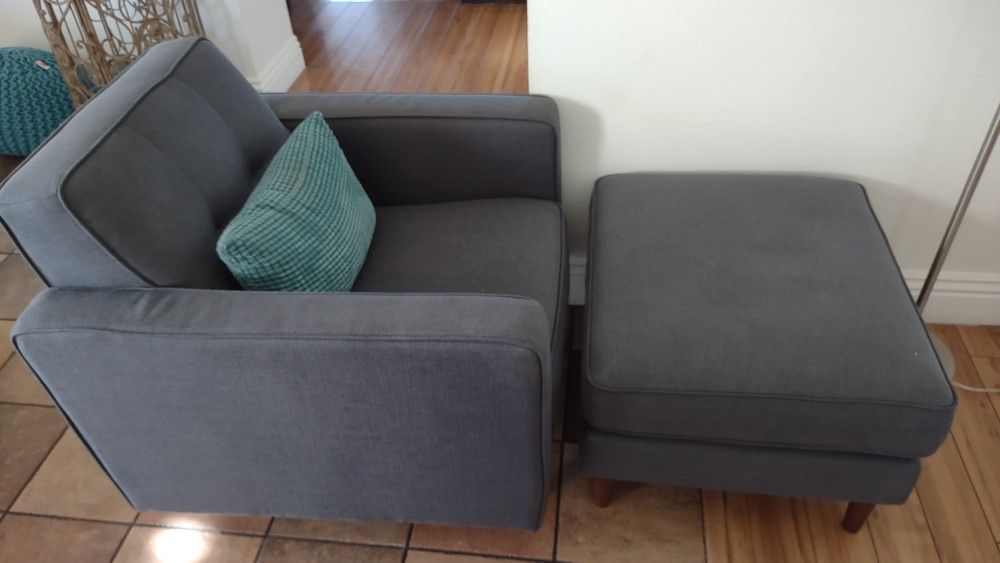 Chair With Ottoman