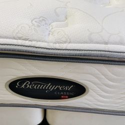 King Size Beautyrest Mattress And Boxpring 🐽