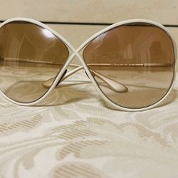 Eyeglass