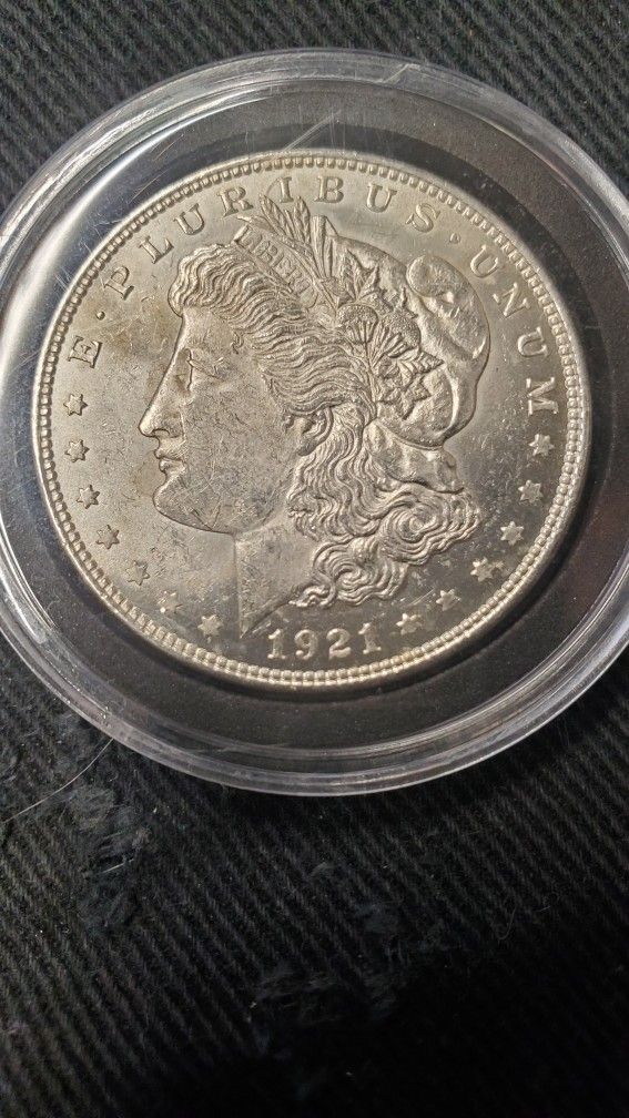 1921 U.S . Morgan Silver Dollar Uncirculated