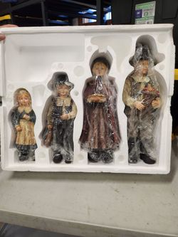 Thanksgiving Decor - Pilgrim Family