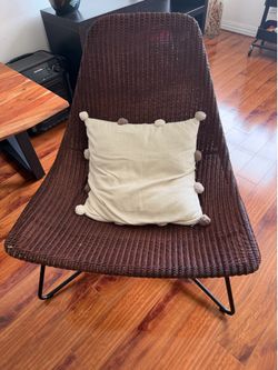 Lounge chairs (2x)