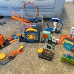 HOT WHEELS CITY FULL SET WITH TRACKS AND CARS