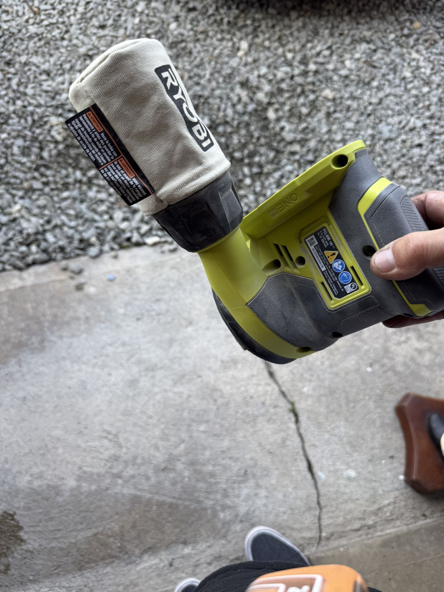 RHOBI HAND SANDER. NO BATTERY.