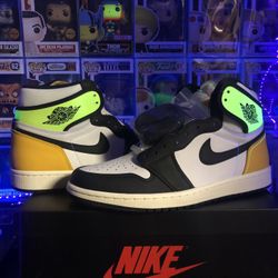 Air Jordan 1 Volt Gold