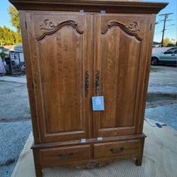Ethan Allen Country French TV Media Cabinet  Armoire 64x48x24.75"