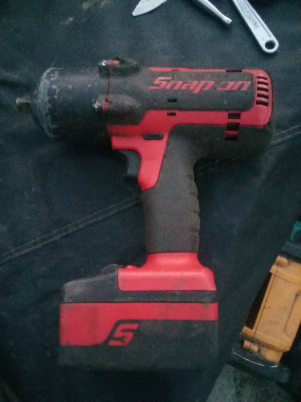 Snap-on Half Inch Impact 20 Volt With Two Batteries And Charger