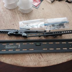 Tv Wall Mount Tilting TV Wall Mount for 50" to 86" TV's, up to ±12° Tilting Used once  Fabulous Condition 