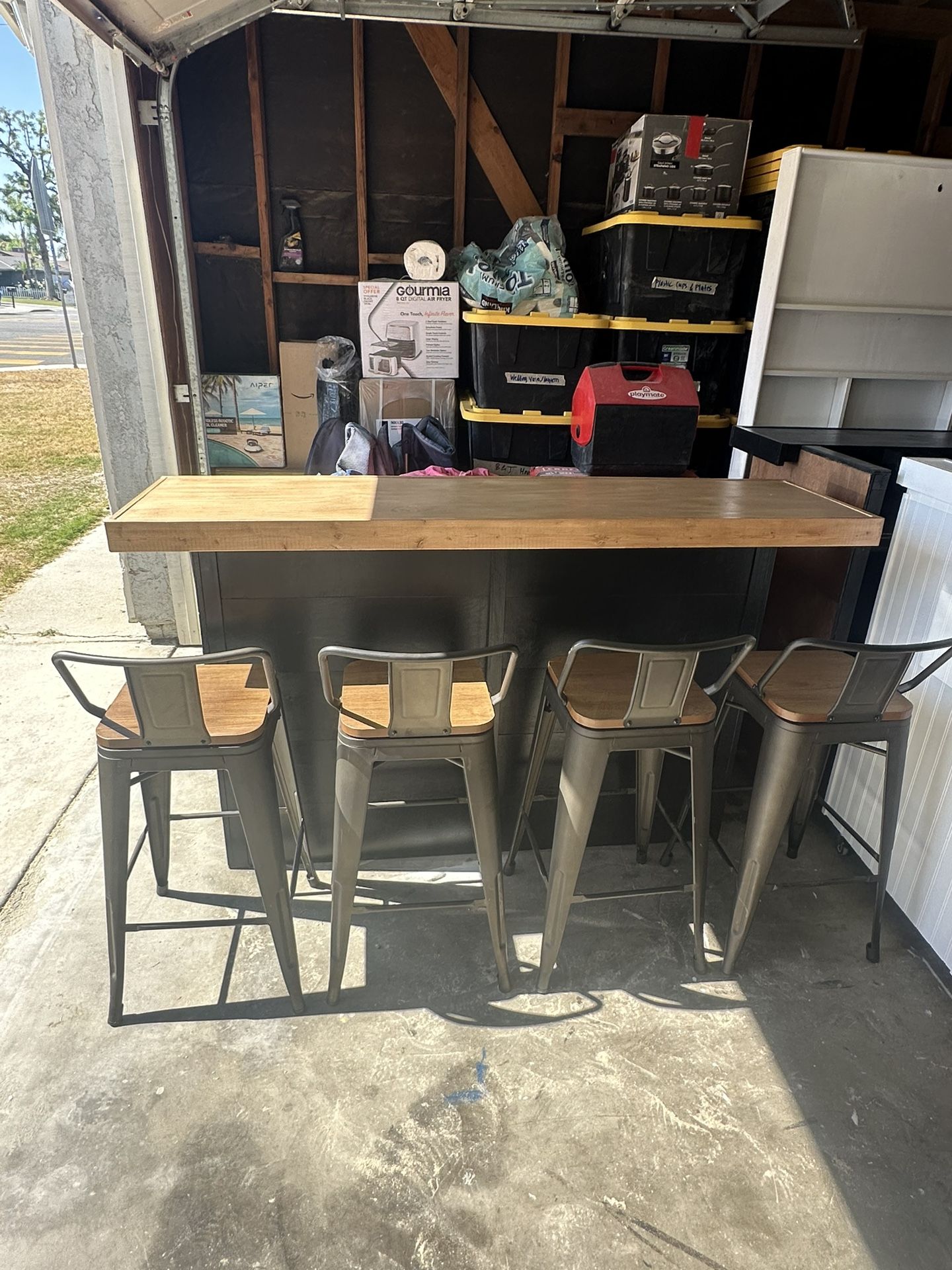 Out Door Bar With Stools