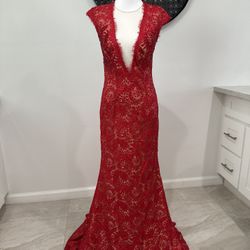 Elegant Evening Dress / Formal Gown