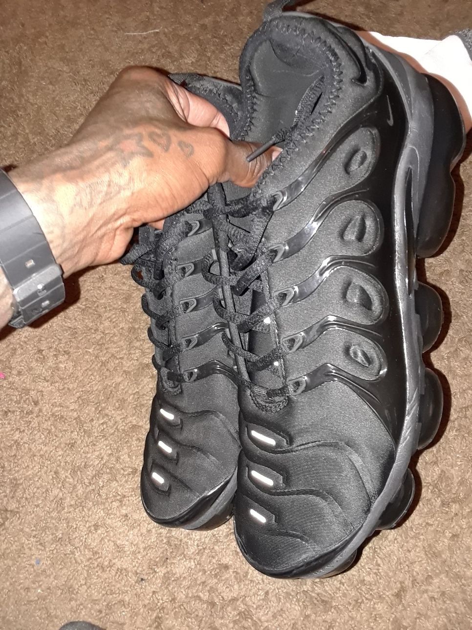 100$ black vapormax size 11