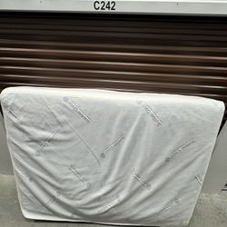 Gently Used Queen Size Plush Mattress 