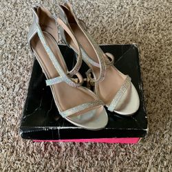 Charlotte Russe Heels Size 8