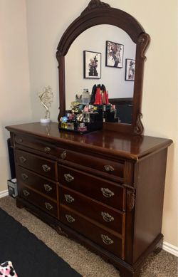 Chest of Drawers with Mirror