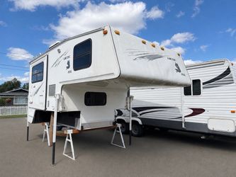 Arctic Fox Truck Camper