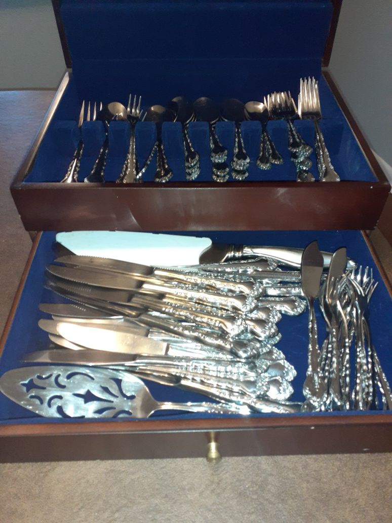 78 piece stainless silver set and case