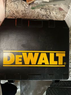 14.4 V DeWalt Drill Set.